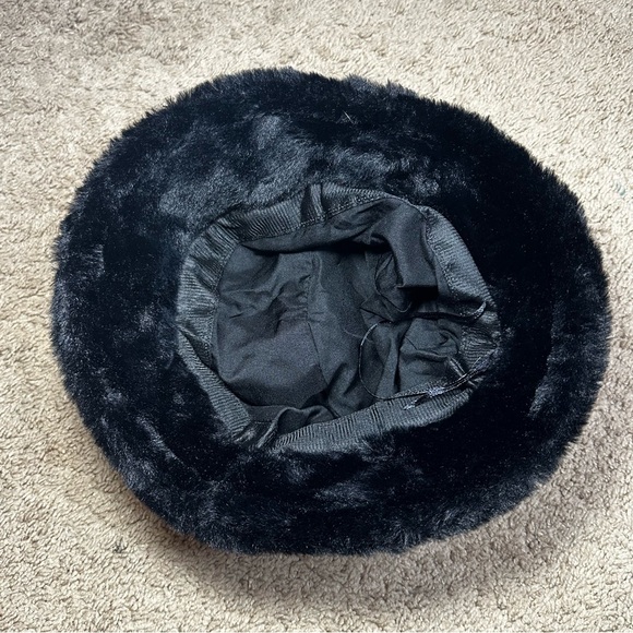 LIKE NEW Fuzzy Bucket Hat - Picture 3 of 3